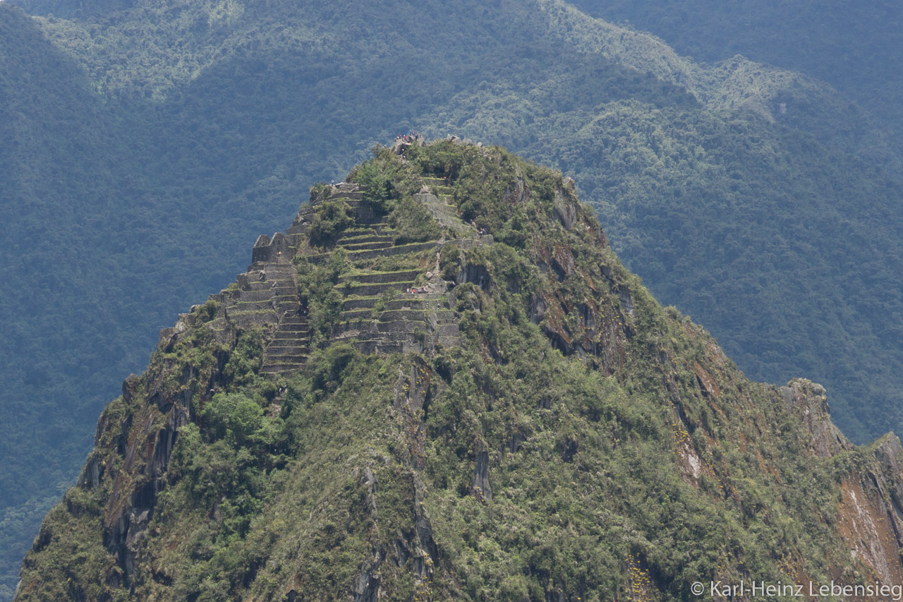 Ruinen auf der Spitze von Huayna Picchu