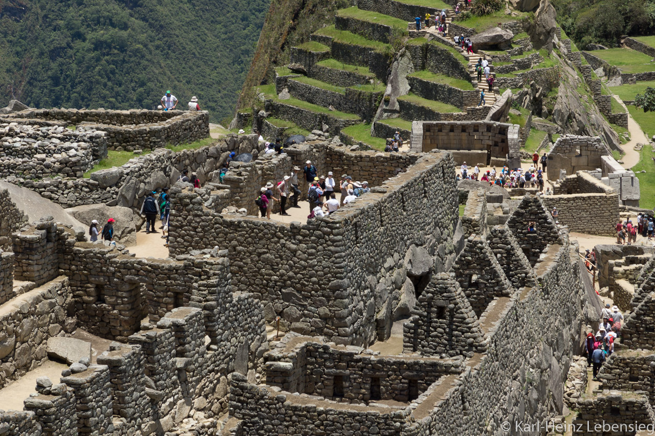 Viele Touristen in Machu Picchu