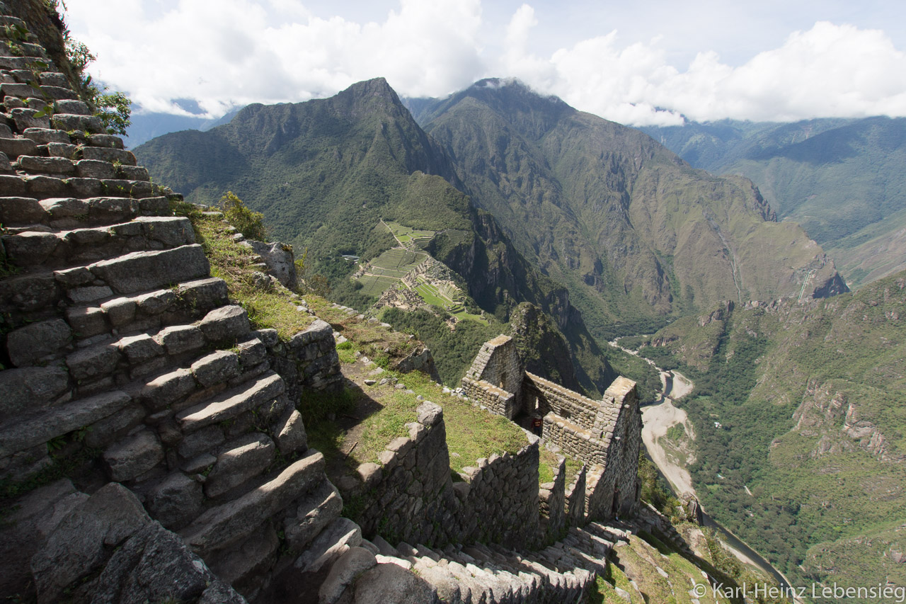 Treppen und Ruinen auf Huayna Picchu