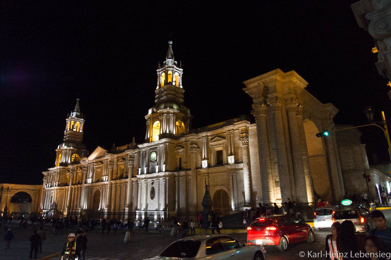 Kathedrale in Arequipa bei Nacht
