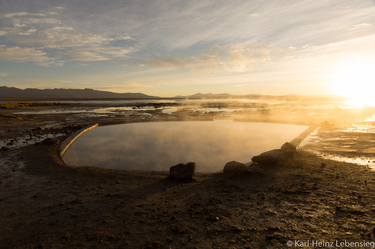 Pool bei den Termas de Polques am Morgen