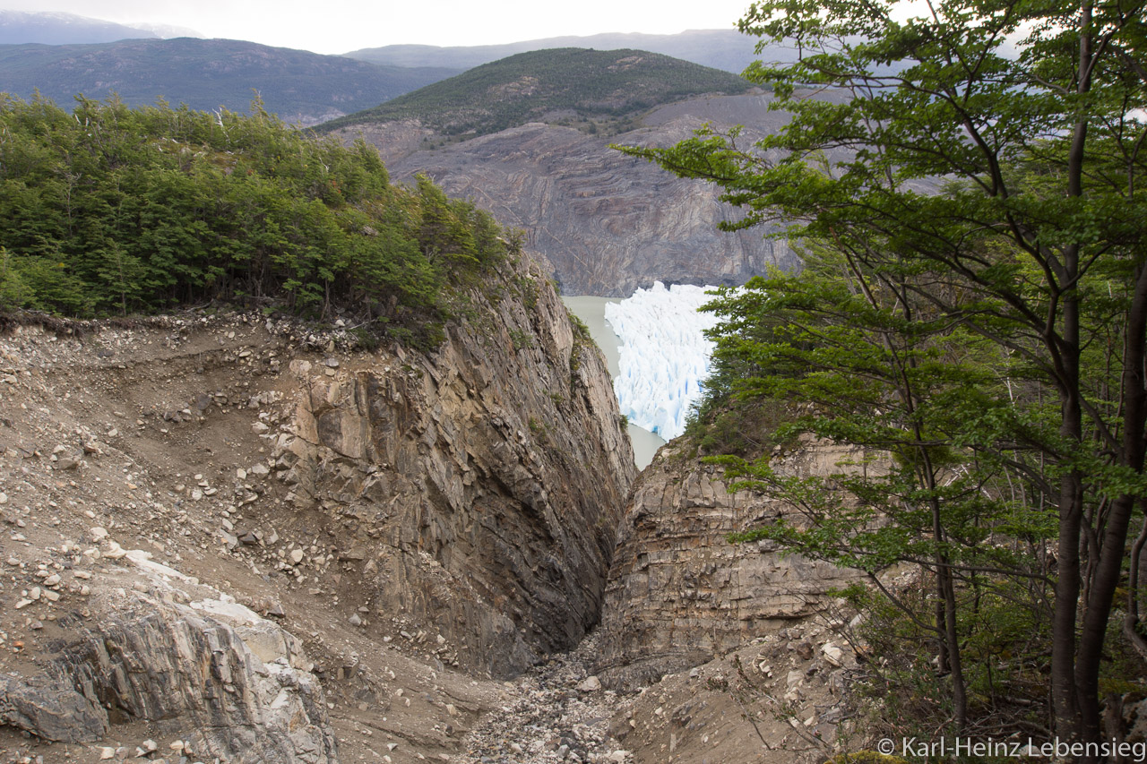 kleine Schlucht mit Blick Richtung Glacier Grey